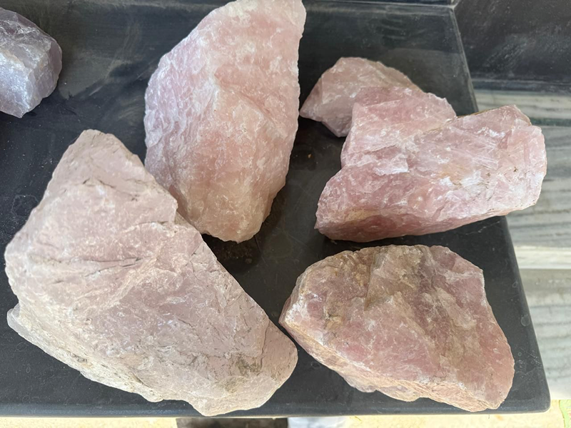 minerals-PINK QUARTZ GLASSY-img-03