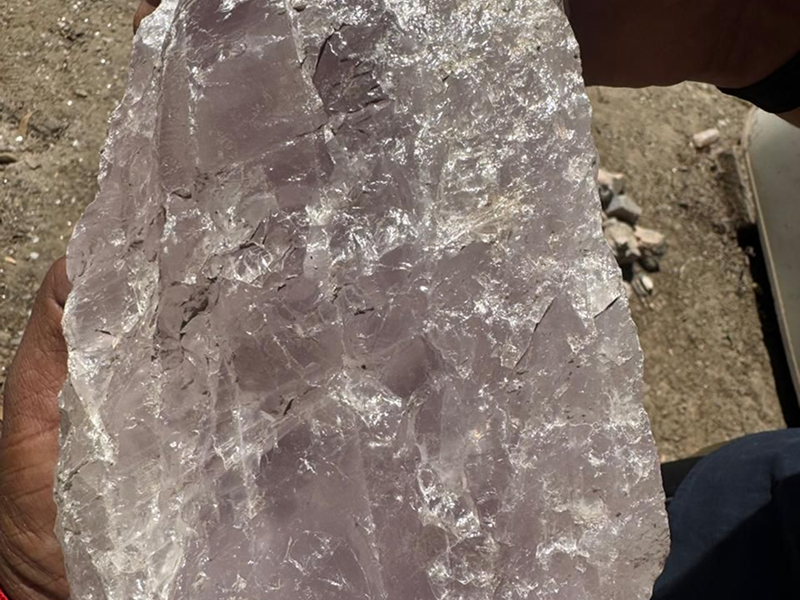 minerals-PINK QUARTZ GLASSY-img-06